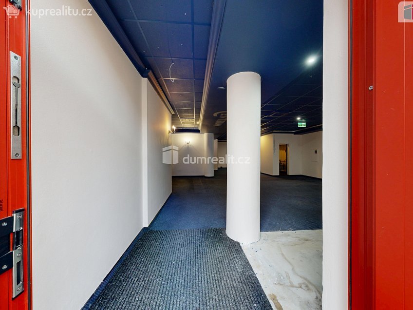 Pronájem  obchodních prostor 88 m^2 U Centrumu, Orlová 