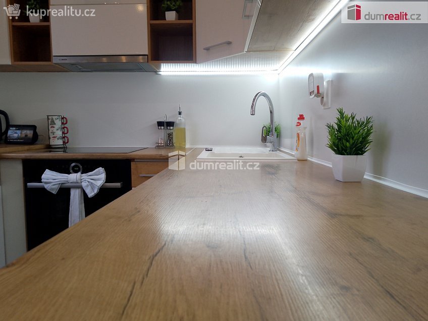 Pronájem bytu 2+1 55 m^2 Revoluční, Chodov 