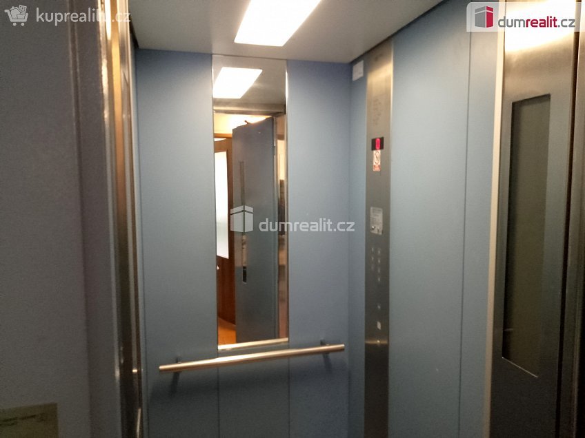 Pronájem bytu 2+1 55 m^2 Revoluční, Chodov 