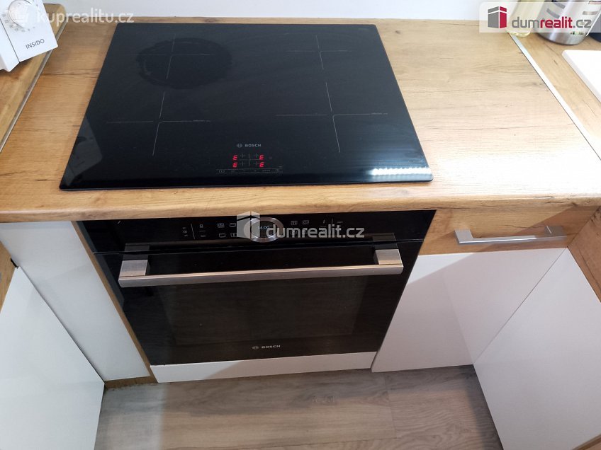 Pronájem bytu 2+1 55 m^2 Revoluční, Chodov 