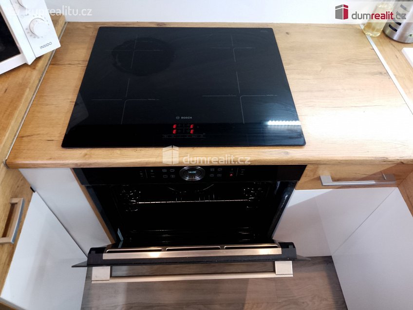 Pronájem bytu 2+1 55 m^2 Revoluční, Chodov 