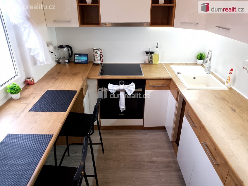 Pronájem bytu 2+1 55 m^2 Revoluční, Chodov 