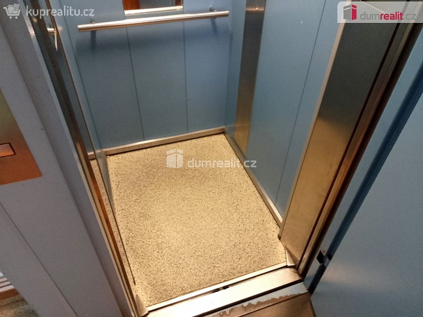 Pronájem bytu 2+1 55 m^2 Revoluční, Chodov 