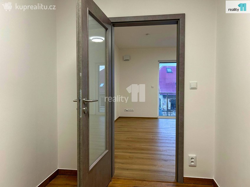 Pronájem bytu 1+kk 34 m^2 Londýnská, Liberec 