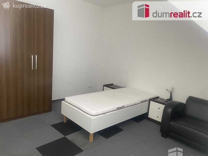 Pronájem bytu 1+kk 16 m^2 Pilská, Praha 14 