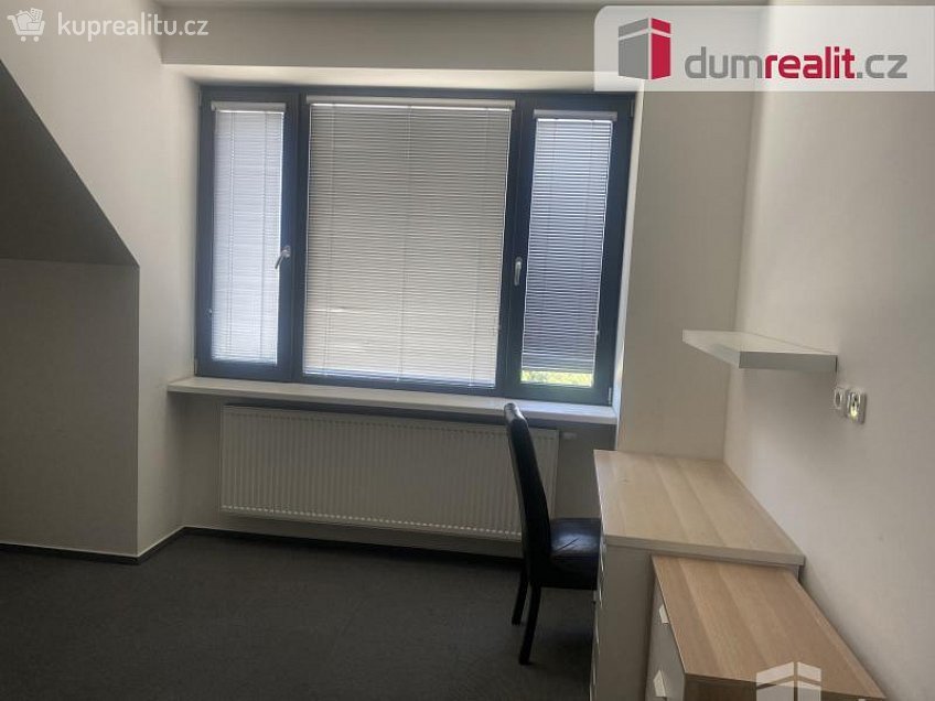 Pronájem bytu 1+kk 16 m^2 Pilská, Praha 14 