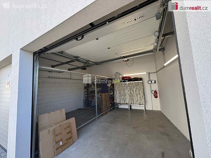Pronájem  garáže 15 m^2 Masarykova, Luhačovice 