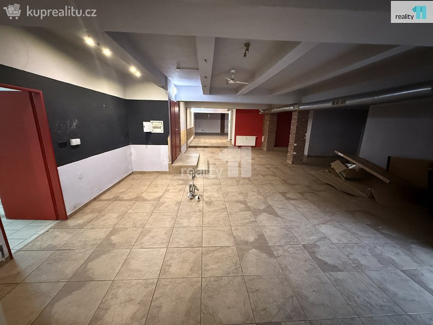 Pronájem  obchodních prostor 297 m^2 Husova, Humpolec 