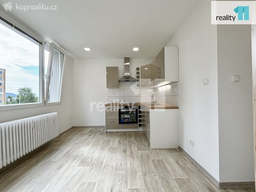 Pronájem bytu 2+1 48 m^2 Sluneční, Nový Bor 