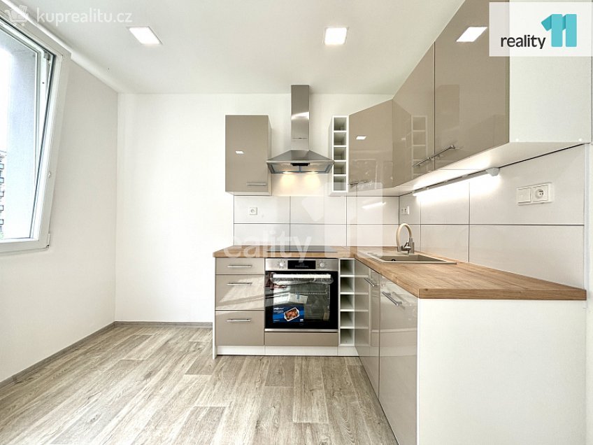 Pronájem bytu 2+1 48 m^2 Sluneční, Nový Bor 