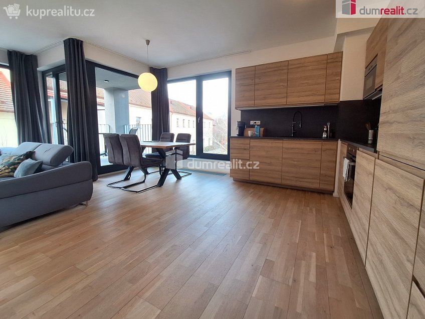 Pronájem bytu 3+kk 104 m^2 Michelská, Praha 4 