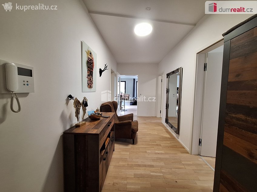 Pronájem bytu 3+kk 104 m^2 Michelská, Praha 4 