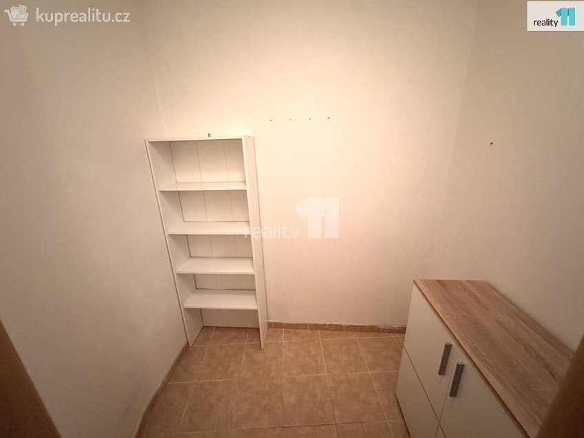 Pronájem bytu 2+kk 82 m^2 Kolbenova, Praha 9 