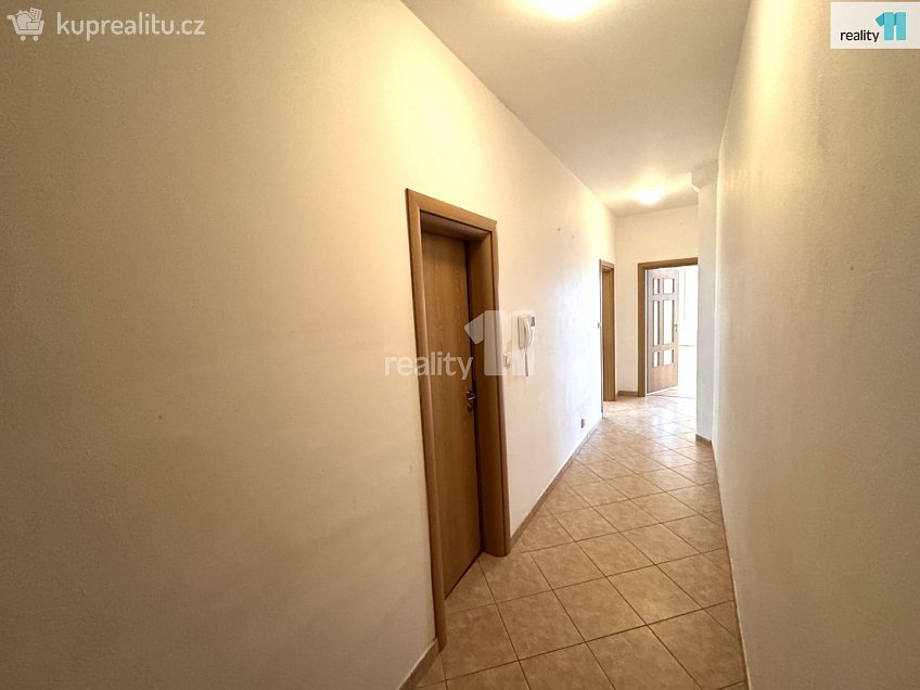 Pronájem bytu 2+kk 82 m^2 Kolbenova, Praha 9 