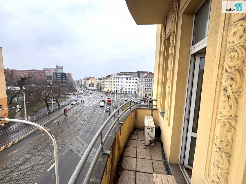 Pronájem bytu 2+kk 82 m^2 Kolbenova, Praha 9 