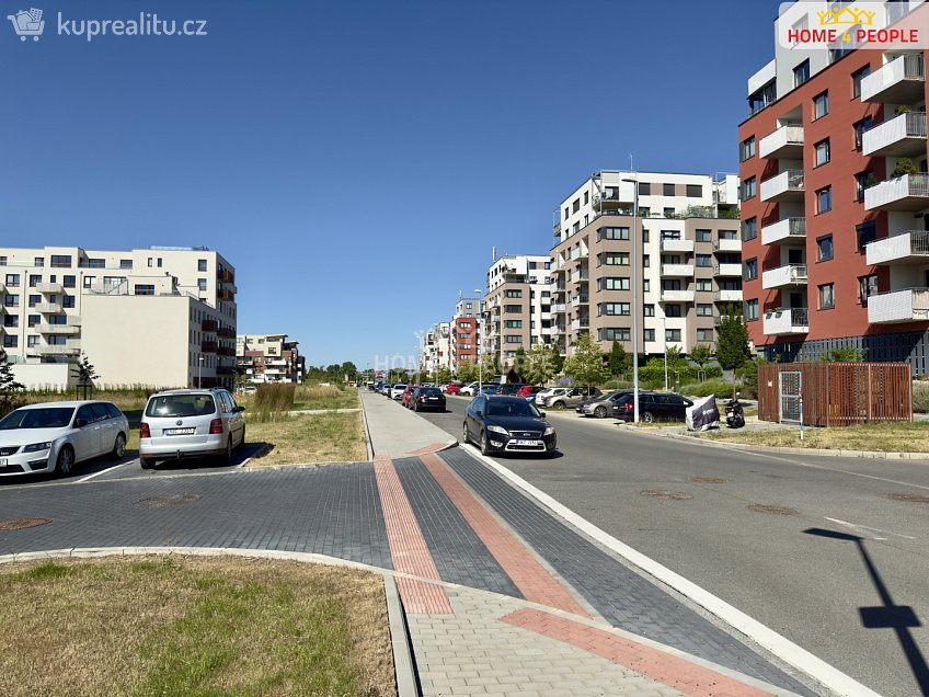 Pronájem  garáže 14 m^2 Kardausova, Praha-Dolní Měcholupy 