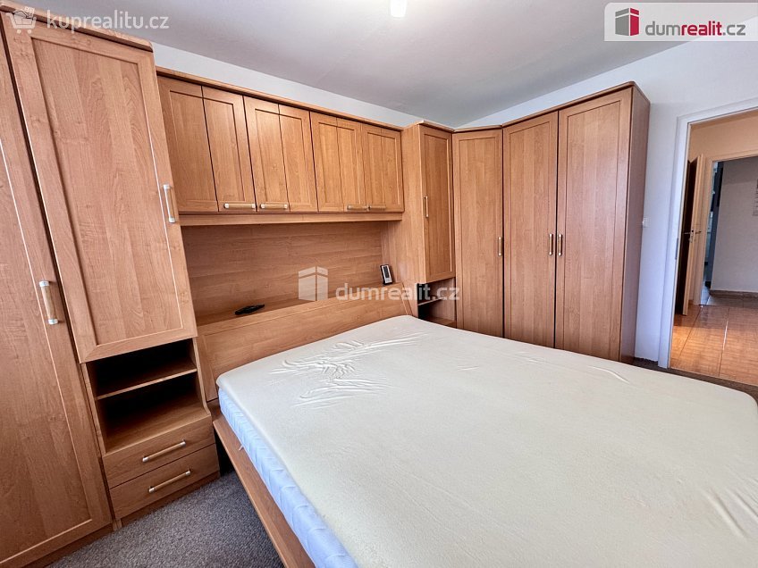 Pronájem bytu 3+1 70 m^2 Chotovická, Praha 8 