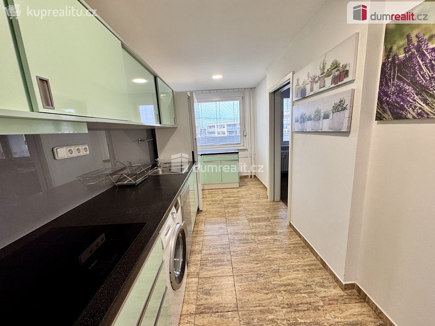 Pronájem bytu 3+1 70 m^2 Chotovická, Praha 8 