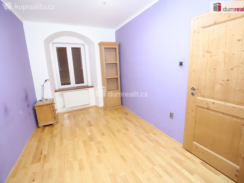 Prodej bytu 3+1 52 m^2 Hradební, Cheb 