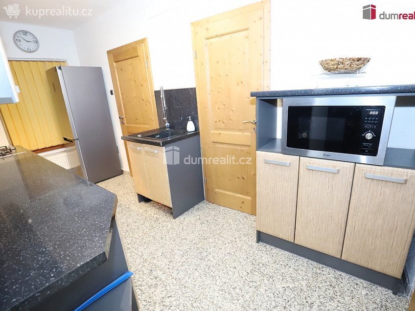 Prodej bytu 3+1 52 m^2 Hradební, Cheb 