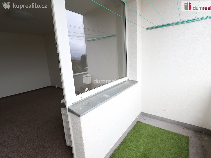 Prodej bytu 2+1 64 m^2 Sídliště, Hroznětín 