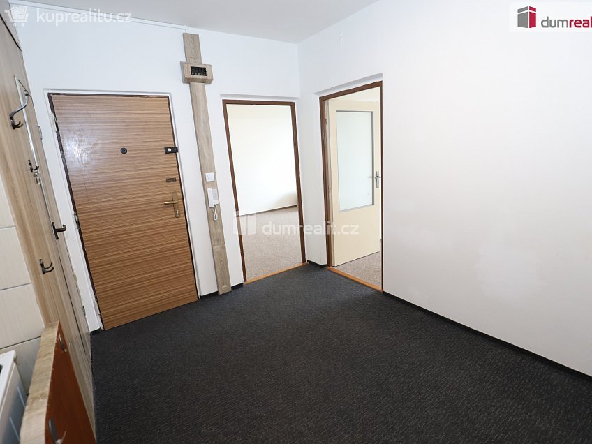 Prodej bytu 2+1 64 m^2 Sídliště, Hroznětín 