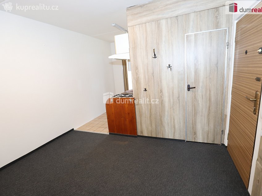 Prodej bytu 2+1 64 m^2 Sídliště, Hroznětín 