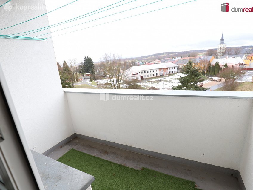 Prodej bytu 2+1 64 m^2 Sídliště, Hroznětín 