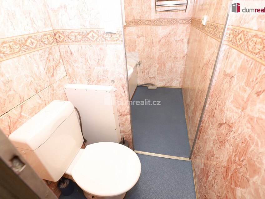 Prodej bytu 2+1 64 m^2 Sídliště, Hroznětín 