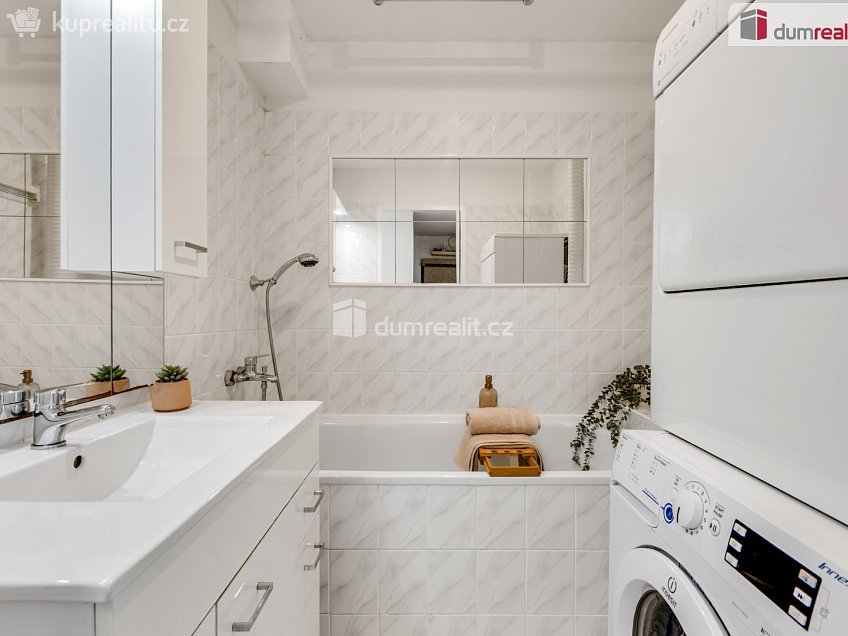 Prodej bytu 3+1 82 m^2 Zázvorkova, Praha 13 