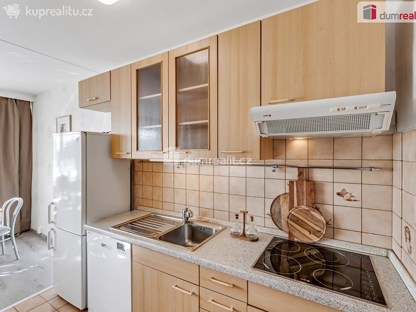 Prodej bytu 3+1 82 m^2 Zázvorkova, Praha 13 