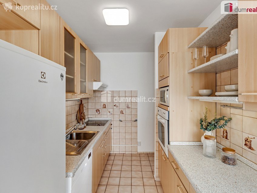 Prodej bytu 3+1 82 m^2 Zázvorkova, Praha 13 