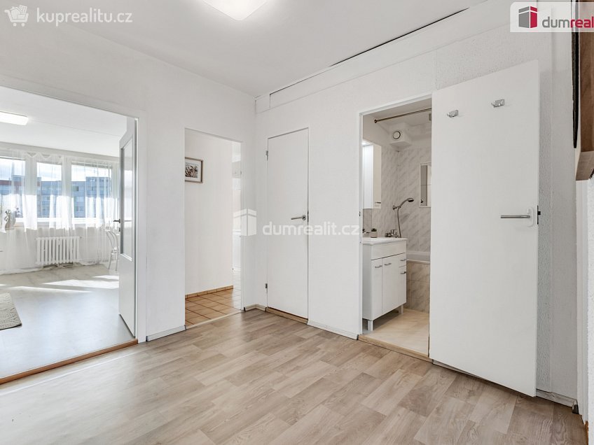 Prodej bytu 3+1 82 m^2 Zázvorkova, Praha 13 