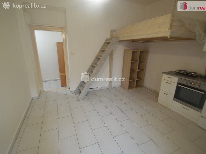 Pronájem bytu 1+kk 25 m^2 Na Pankráci, Praha 4 