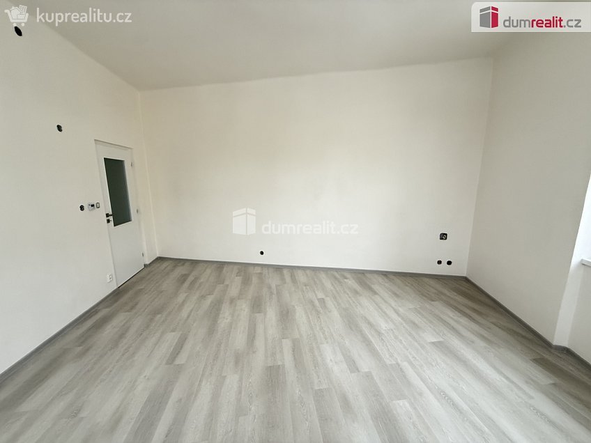 Pronájem bytu 1+1 43 m^2 Marie Cibulkové, Praha 4 