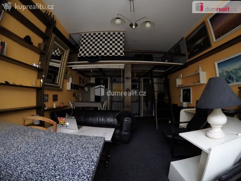 Pronájem bytu 1+kk 36 m^2 Soukenická, Praha 1 