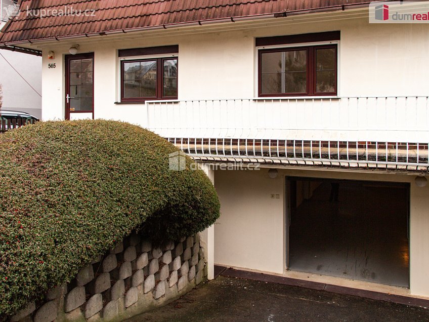 Pronájem  rodinného domu 365 m^2 V březinkách, Praha-Nebušice 