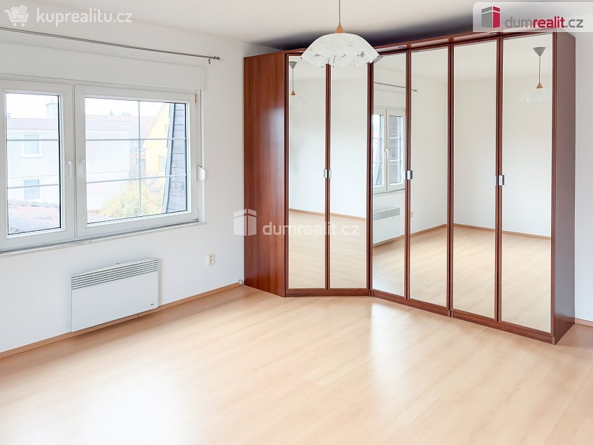 Pronájem  rodinného domu 365 m^2 V březinkách, Praha-Nebušice 