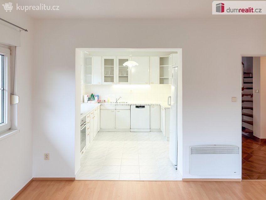 Pronájem  rodinného domu 365 m^2 V březinkách, Praha-Nebušice 