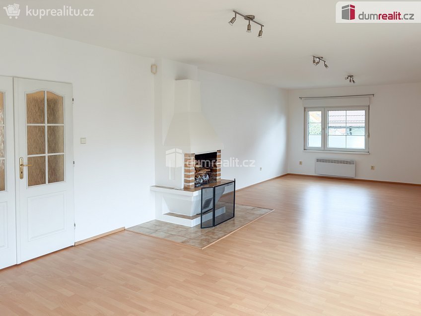 Pronájem  rodinného domu 365 m^2 V březinkách, Praha-Nebušice 