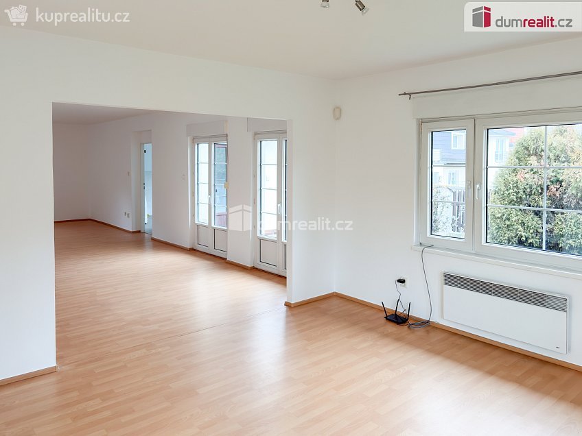 Pronájem  rodinného domu 365 m^2 V březinkách, Praha-Nebušice 