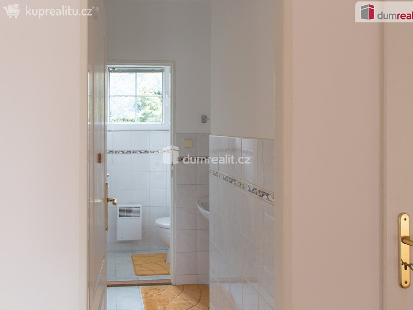 Pronájem  rodinného domu 365 m^2 V březinkách, Praha-Nebušice 