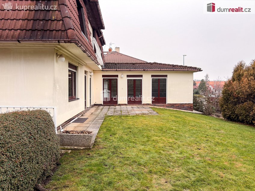 Pronájem  rodinného domu 365 m^2 V březinkách, Praha-Nebušice 