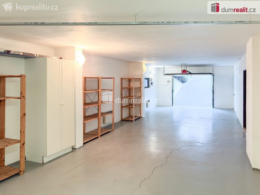 Pronájem  rodinného domu 365 m^2 V březinkách, Praha-Nebušice 