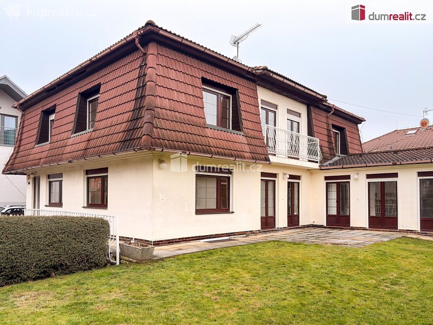 Pronájem  rodinného domu 365 m^2 V březinkách, Praha-Nebušice 