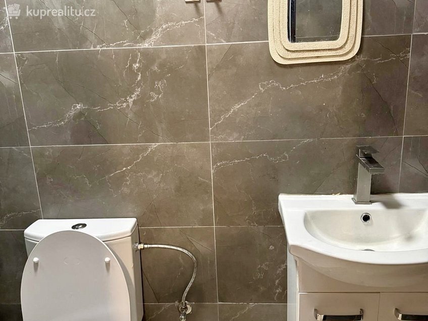 Pronájem bytu 1+kk 20 m^2 Palackého 256, Mariánské Lázně 