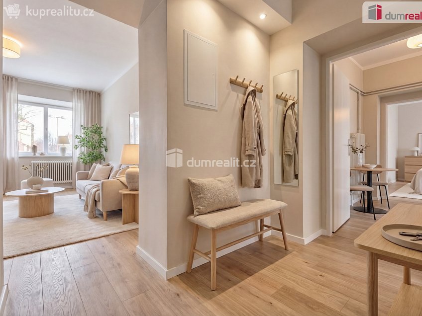 Prodej  rodinného domu 200 m^2 náměstí, Kravaře 