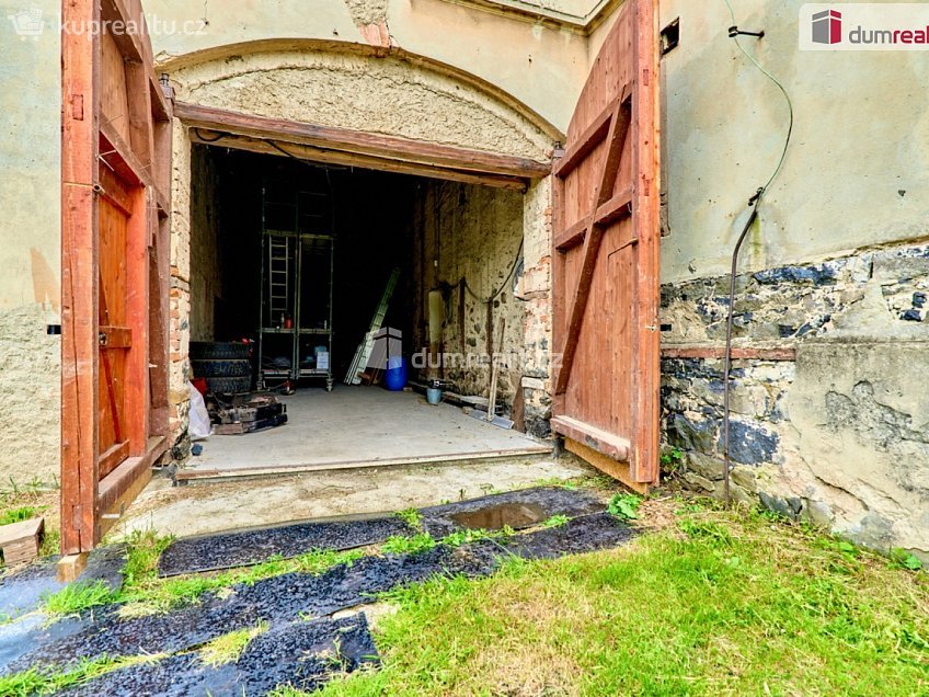 Prodej  rodinného domu 531 m^2 Lovečkovice, Lovečkovice 