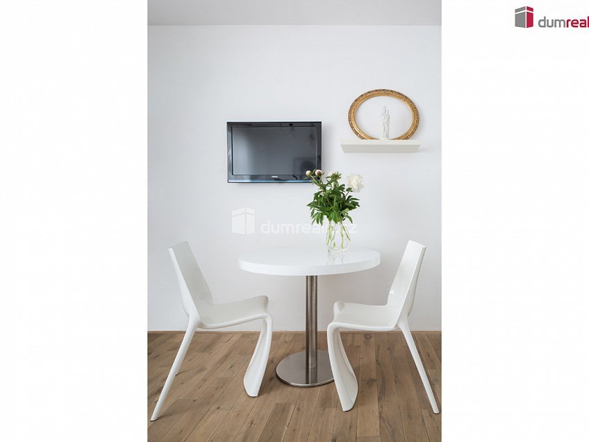 Pronájem bytu 2+kk 55 m^2 Plzeňská, Praha 5 