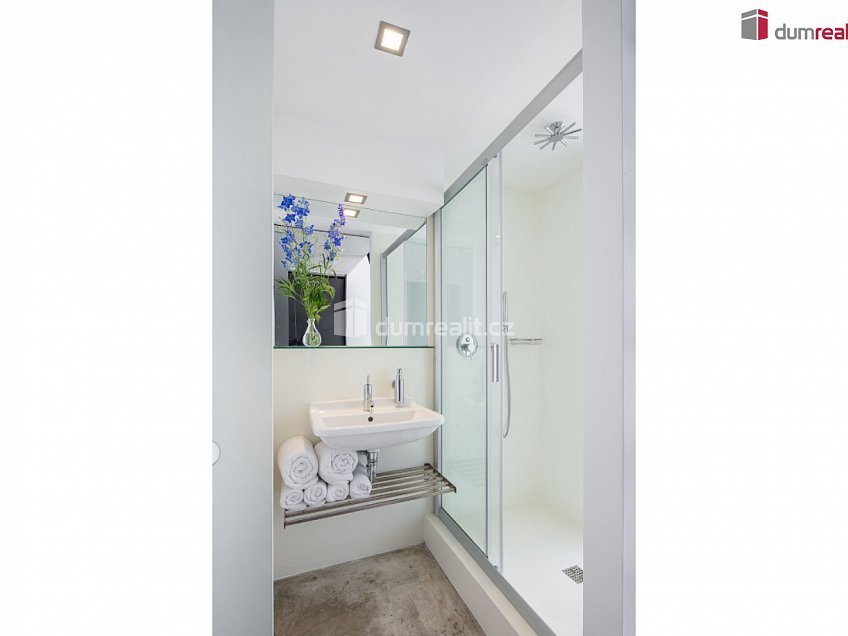 Pronájem bytu 1+kk 25 m^2 Plzeňská, Praha 5 